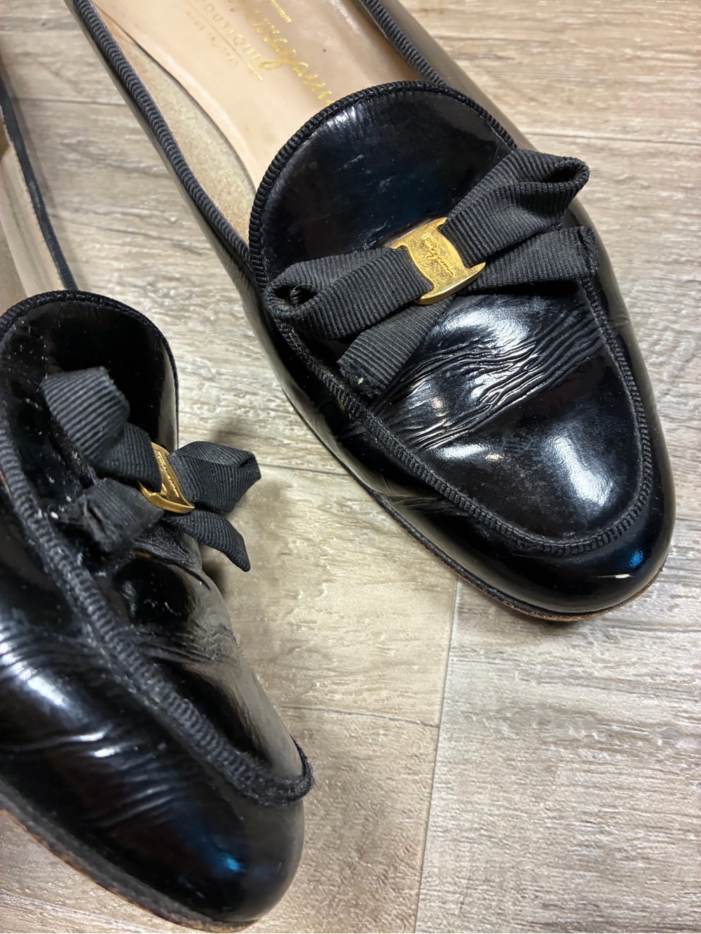 VTG Salvatore Ferragamo Boutique Patent Leather Slip On Loafers Bow Logo - Picture 7 of 13